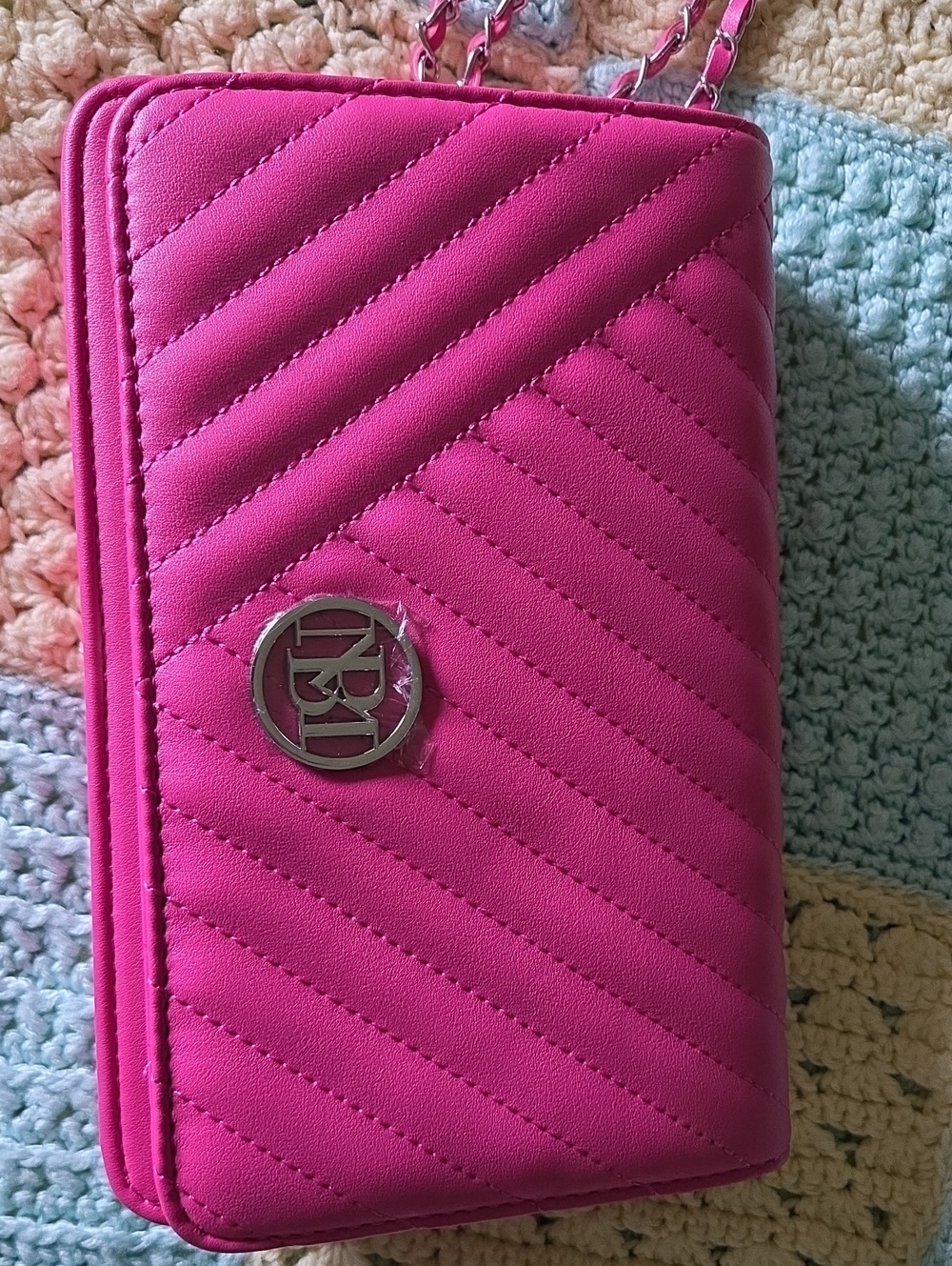 Badgley Mischka Studio Pink Chevron Quilted Vegan Leather Crossbody Bag. NWOT.